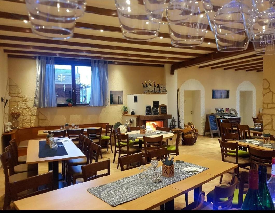 Ferienzimmer Weingut Mack โอสตริช-วินเคิล ภายนอก รูปภาพ