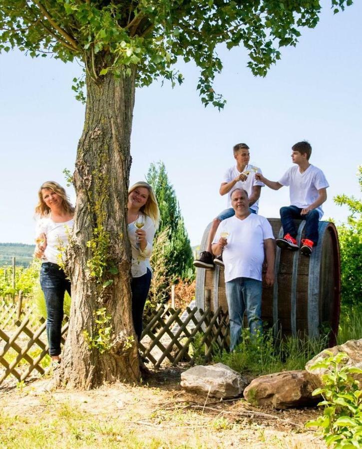 Ferienzimmer Weingut Mack โอสตริช-วินเคิล ภายนอก รูปภาพ